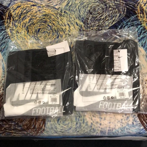 NIKE 💯 COTTON LONG SLEEVE NIKE FOOTBALL BLACK AND WHITE SHIRT - Picture 4 of 4